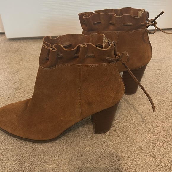 Crown & Ivy Brown Ankle Boots with Ruffle Detail size 8.5 M - Picture 6 of 6